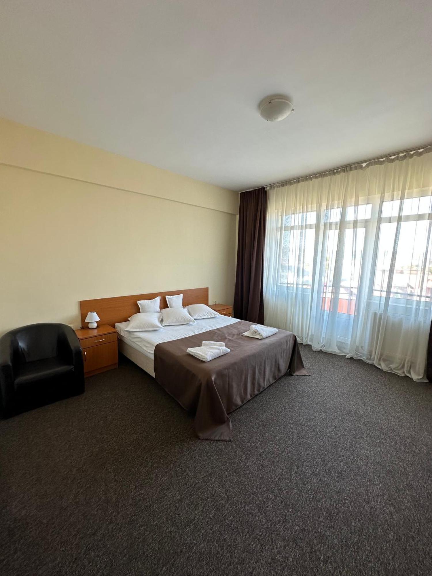 Hotel Diana Bistriţa エクステリア 写真