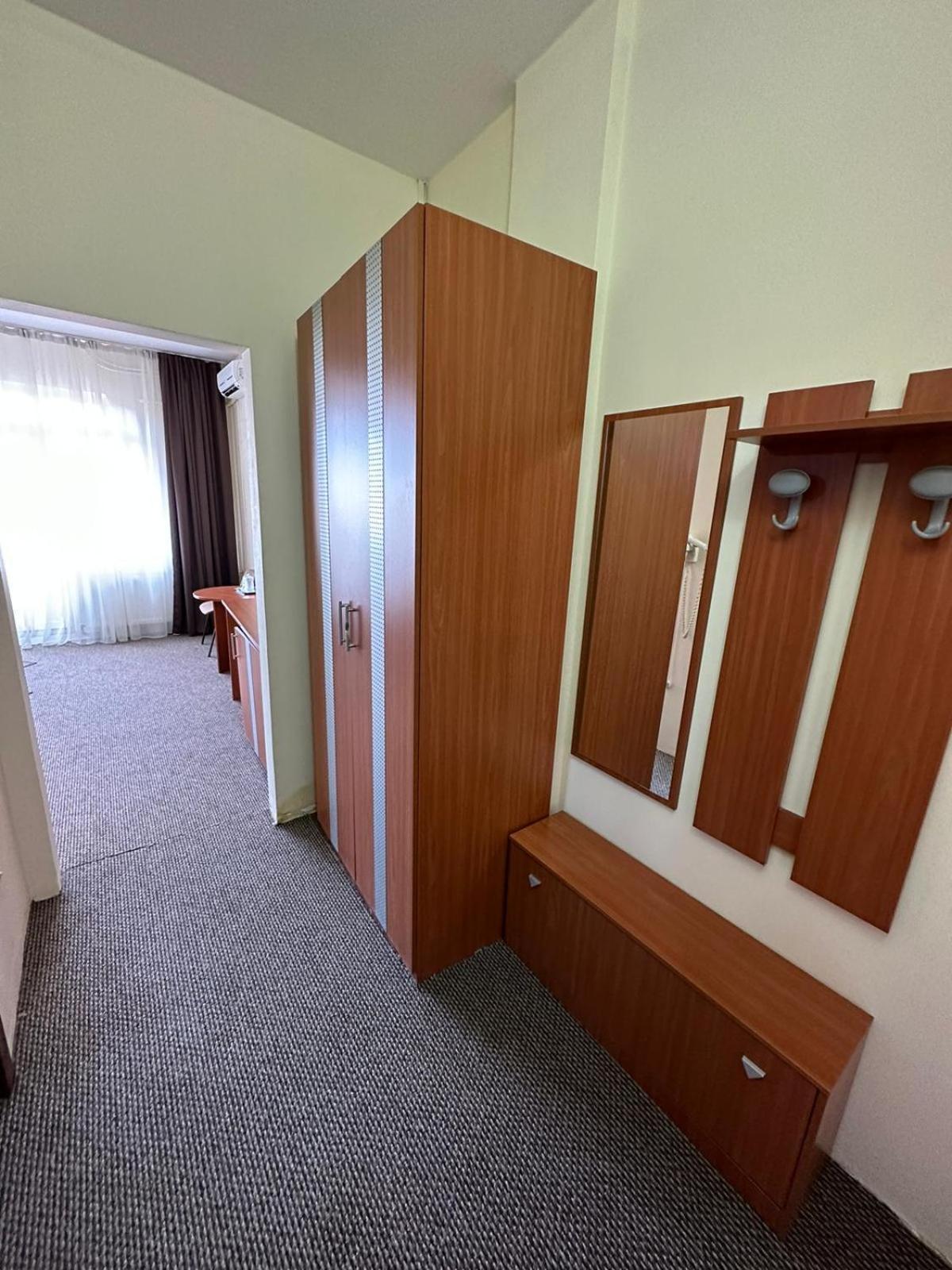 Hotel Diana Bistriţa エクステリア 写真