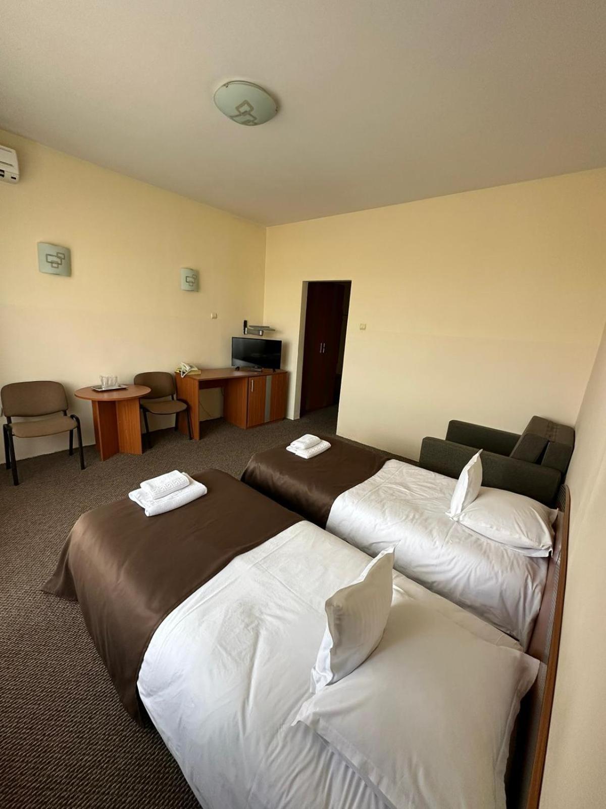 Hotel Diana Bistriţa エクステリア 写真