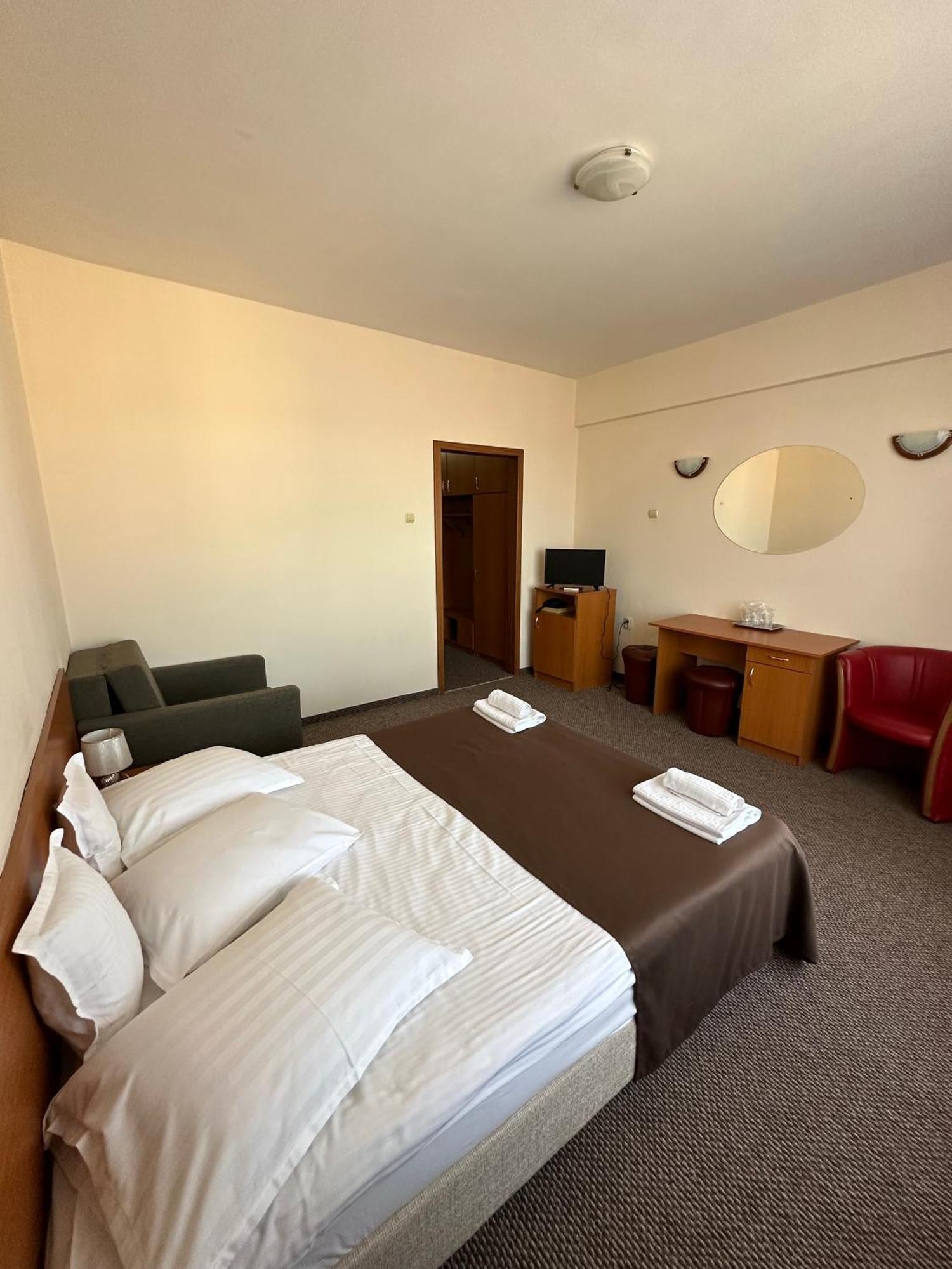 Hotel Diana Bistriţa エクステリア 写真