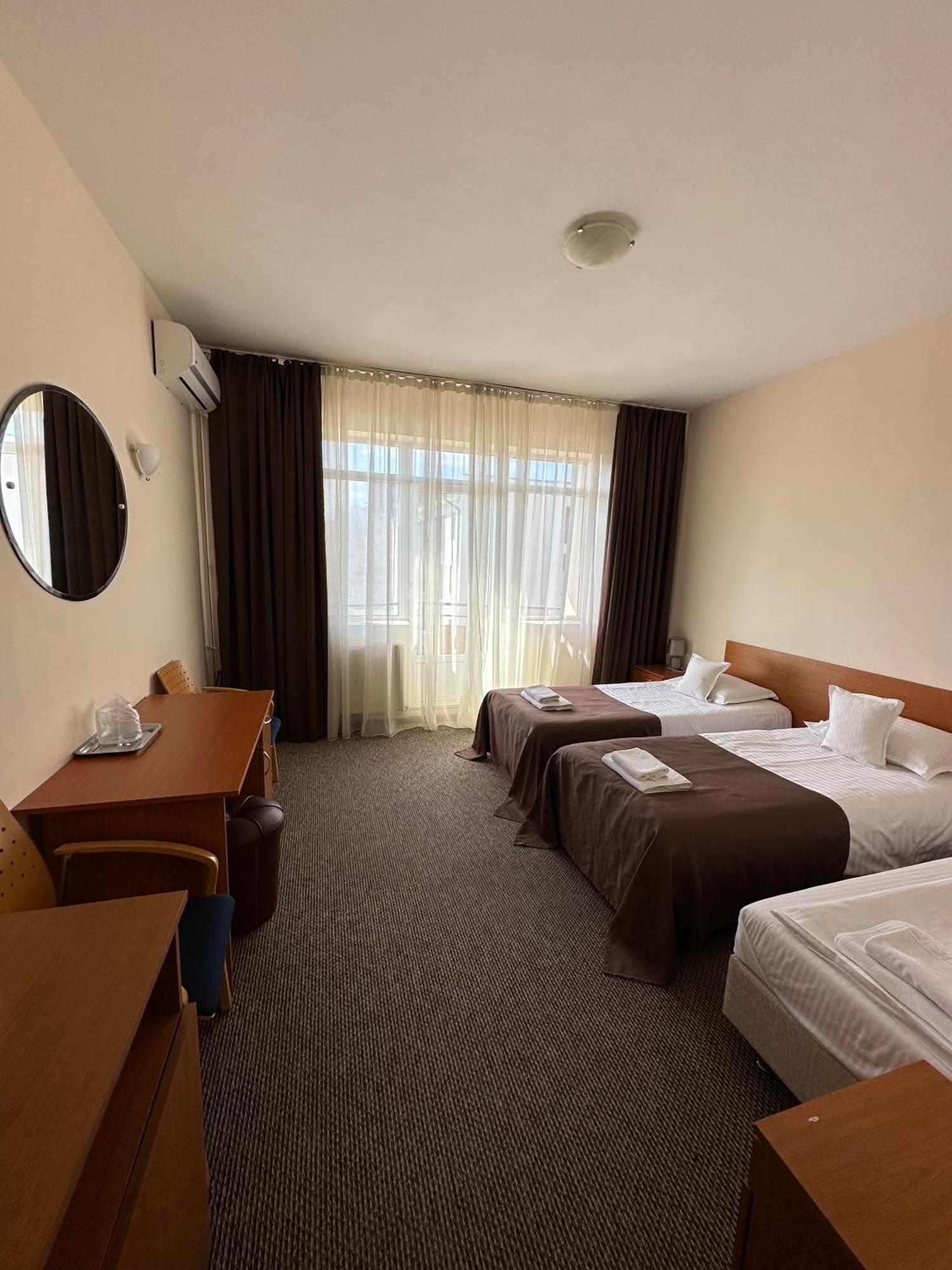 Hotel Diana Bistriţa エクステリア 写真