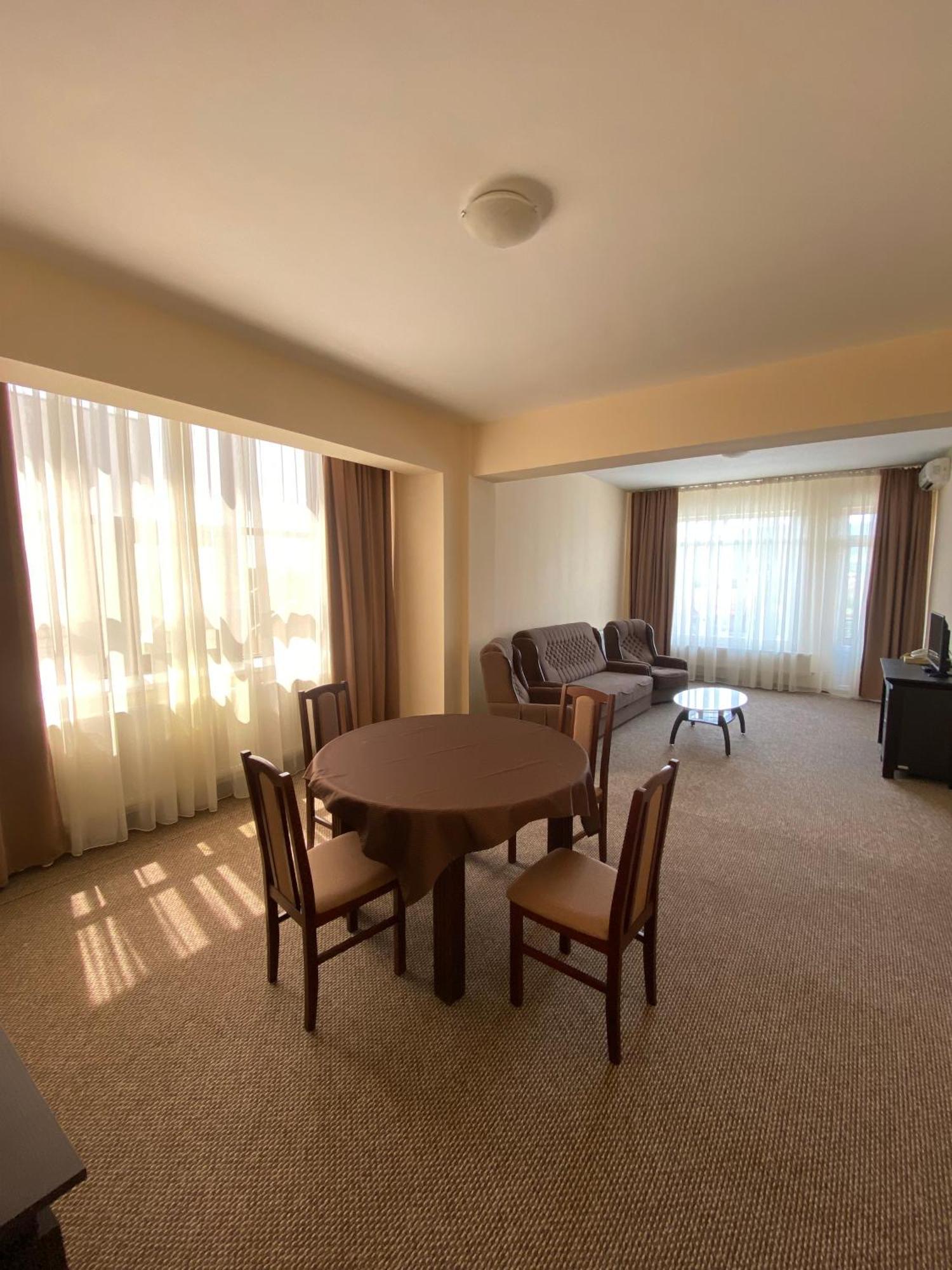 Hotel Diana Bistriţa エクステリア 写真