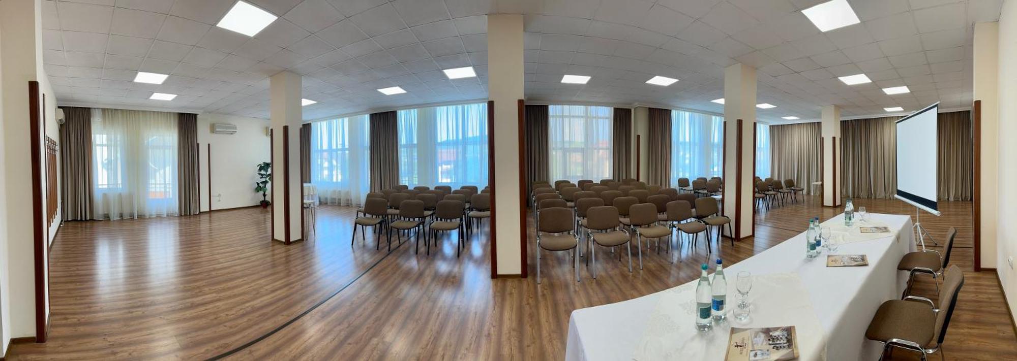 Hotel Diana Bistriţa エクステリア 写真
