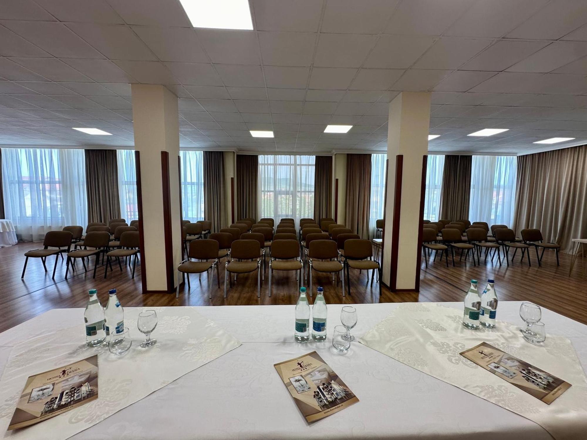 Hotel Diana Bistriţa エクステリア 写真